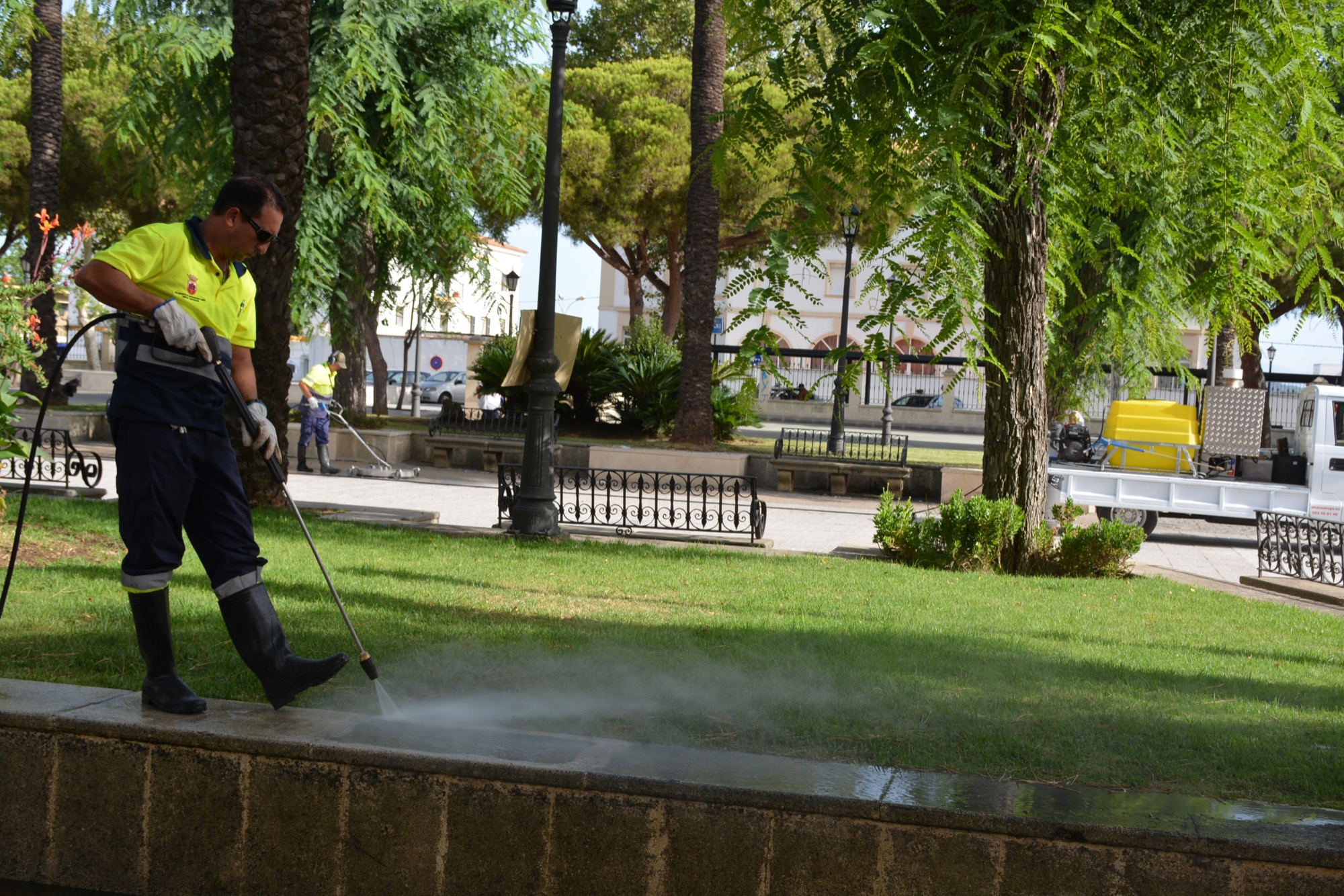 Limpieza de choque en la Alameda con nueva maquinaria especial San Roque